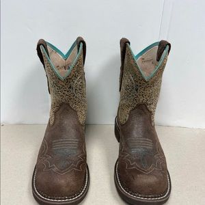 Women’s Cowboy boots size 8.5. Gently worn a handful of times.